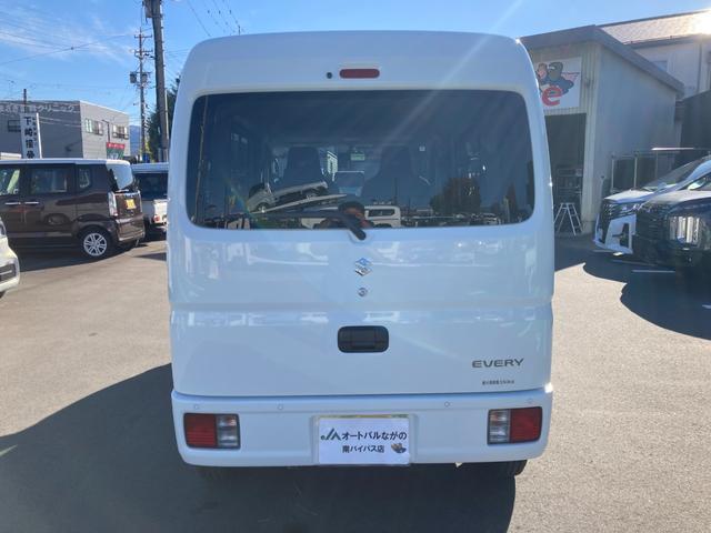 エブリイ PA 4WD 両側スライドドア クリアランスソナー オートライト 届出済未使用車 4A/T ABS ESC エアバック 衝突安全ボディ エアコン パワーステアリング ルーフコンソール LEDルームランプ(6枚目)
