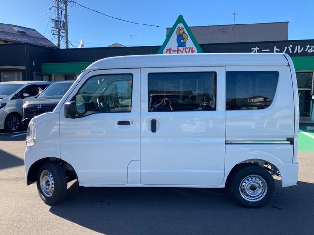 エブリイ PA 4WD 両側スライドドア クリアランスソナー オートライト 届出済未使用車 4A/T ABS ESC エアバック 衝突安全ボディ エアコン パワーステアリング ルーフコンソール LEDルームランプ(8枚目)