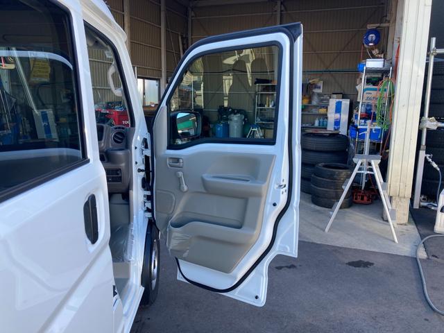 エブリイ PA 4WD 両側スライドドア クリアランスソナー オートライト 届出済未使用車 4A/T ABS ESC エアバック 衝突安全ボディ エアコン パワーステアリング ルーフコンソール LEDルームランプ(10枚目)