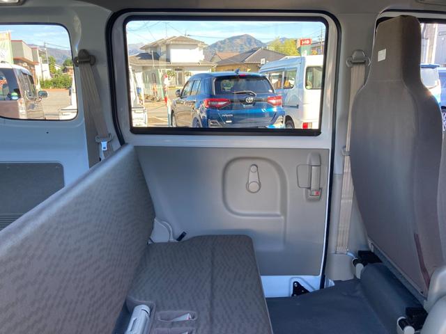 エブリイ PA 4WD 両側スライドドア クリアランスソナー オートライト 届出済未使用車 4A/T ABS ESC エアバック 衝突安全ボディ エアコン パワーステアリング ルーフコンソール LEDルームランプ(34枚目)