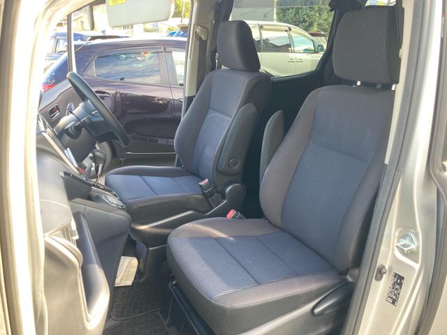 ノア X 4WD 乗車定員8人 純正9インチナビ CD ETC TV BT TV ETC 左側パワースライドドア オートライト LEDヘッドランプ キーレスエントリー ワイパーデアイサ アイドリングストップ リヤエアコン 3列シート(15枚目)