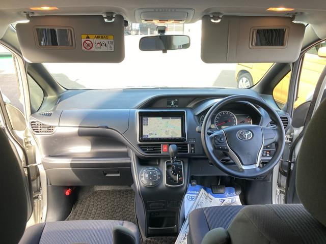 ノア X 4WD 乗車定員8人 純正9インチナビ CD ETC TV BT TV ETC 左側パワースライドドア オートライト LEDヘッドランプ キーレスエントリー ワイパーデアイサ アイドリングストップ リヤエアコン 3列シート(17枚目)