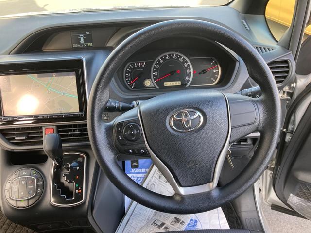 ノア X 4WD 乗車定員8人 純正9インチナビ CD ETC TV BT TV ETC 左側パワースライドドア オートライト LEDヘッドランプ キーレスエントリー ワイパーデアイサ アイドリングストップ リヤエアコン 3列シート(18枚目)