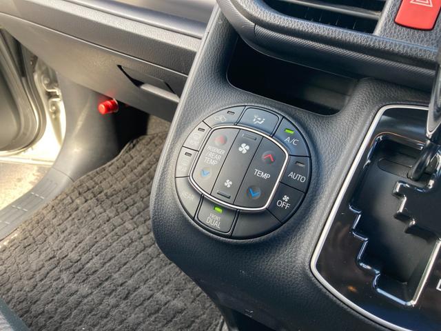 ノア X 4WD 乗車定員8人 純正9インチナビ CD ETC TV BT TV ETC 左側パワースライドドア オートライト LEDヘッドランプ キーレスエントリー ワイパーデアイサ アイドリングストップ リヤエアコン 3列シート(27枚目)