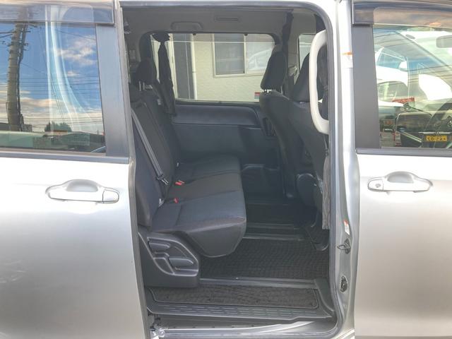 ノア X 4WD 乗車定員8人 純正9インチナビ CD ETC TV BT TV ETC 左側パワースライドドア オートライト LEDヘッドランプ キーレスエントリー ワイパーデアイサ アイドリングストップ リヤエアコン 3列シート(36枚目)