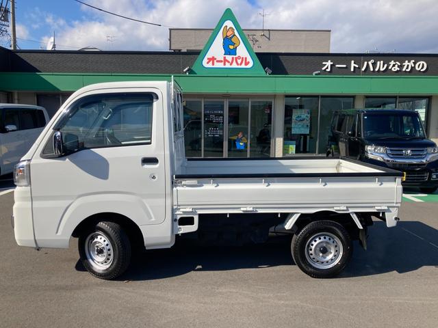 サンバートラック TBスマートアシスト 4WD 長野県限定車 5M/T リヤデフロック LEDヘッドランプ/フォグランプ メッキミラーカバー 4枚リーフスプリング SAIIIt クリアランスソナー ETC ナビ TV オートライト ABS ESC CD USB(8枚目)