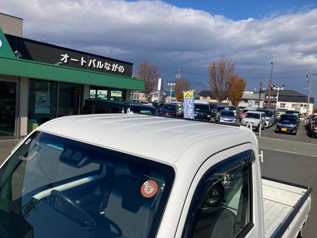 サンバートラック TBスマートアシスト 4WD 長野県限定車 5M/T リヤデフロック LEDヘッドランプ/フォグランプ メッキミラーカバー 4枚リーフスプリング SAIIIt クリアランスソナー ETC ナビ TV オートライト ABS ESC CD USB(9枚目)