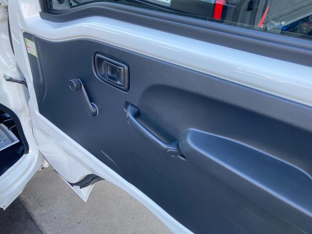 サンバートラック TBスマートアシスト 4WD 長野県限定車 5M/T リヤデフロック LEDヘッドランプ/フォグランプ メッキミラーカバー 4枚リーフスプリング SAIIIt クリアランスソナー ETC ナビ TV オートライト ABS ESC CD USB(12枚目)