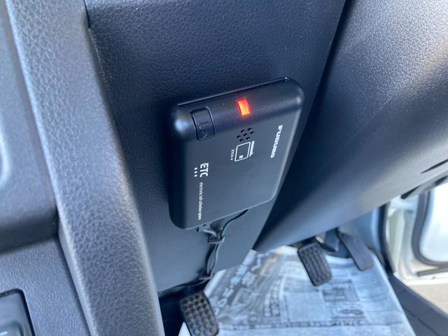 サンバートラック TBスマートアシスト 4WD 長野県限定車 5M/T リヤデフロック LEDヘッドランプ/フォグランプ メッキミラーカバー 4枚リーフスプリング SAIIIt クリアランスソナー ETC ナビ TV オートライト ABS ESC CD USB(29枚目)