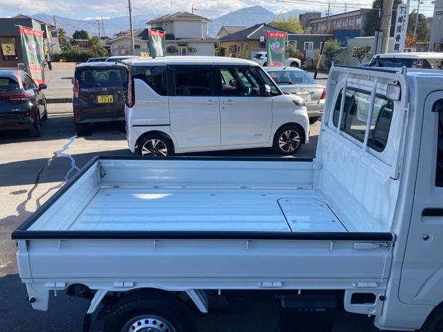 サンバートラック TBスマートアシスト 4WD 長野県限定車 5M/T リヤデフロック LEDヘッドランプ/フォグランプ メッキミラーカバー 4枚リーフスプリング SAIIIt クリアランスソナー ETC ナビ TV オートライト ABS ESC CD USB(35枚目)