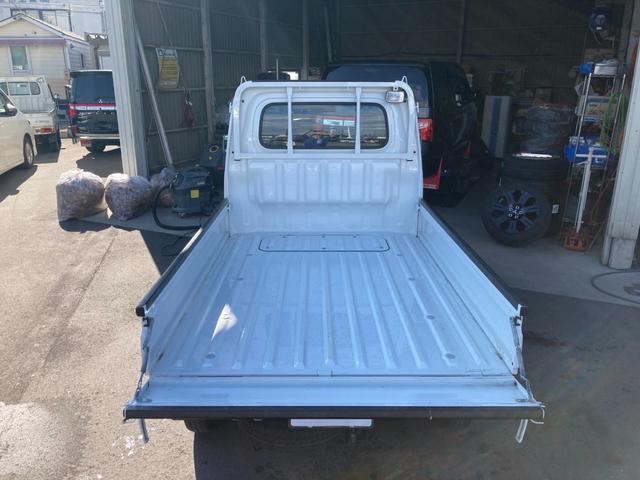 サンバートラック TBスマートアシスト 4WD 長野県限定車 5M/T リヤデフロック LEDヘッドランプ/フォグランプ メッキミラーカバー 4枚リーフスプリング SAIIIt クリアランスソナー ETC ナビ TV オートライト ABS ESC CD USB(37枚目)