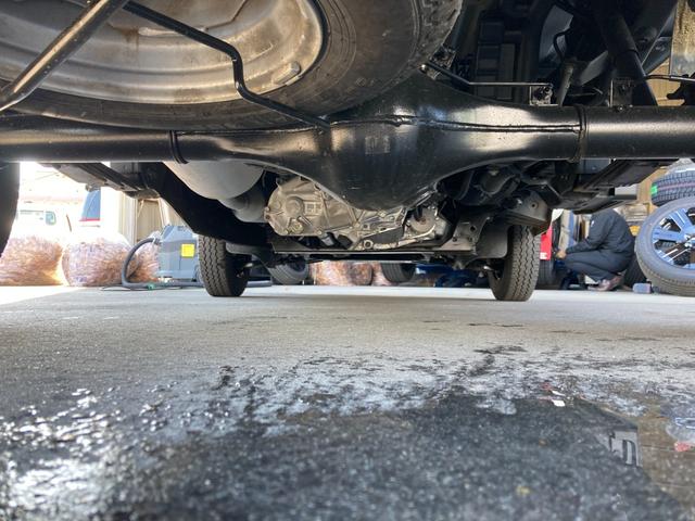 サンバートラック TBスマートアシスト 4WD 長野県限定車 5M/T リヤデフロック LEDヘッドランプ/フォグランプ メッキミラーカバー 4枚リーフスプリング SAIIIt クリアランスソナー ETC ナビ TV オートライト ABS ESC CD USB(47枚目)