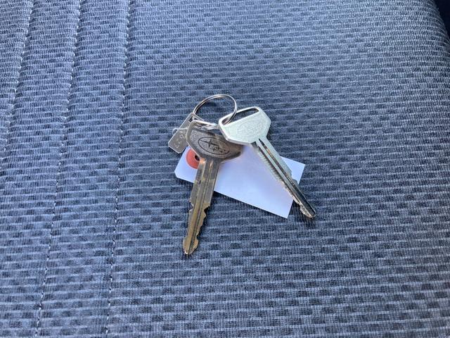 サンバートラック TBスマートアシスト 4WD 長野県限定車 5M/T リヤデフロック LEDヘッドランプ/フォグランプ メッキミラーカバー 4枚リーフスプリング SAIIIt クリアランスソナー ETC ナビ TV オートライト ABS ESC CD USB(52枚目)