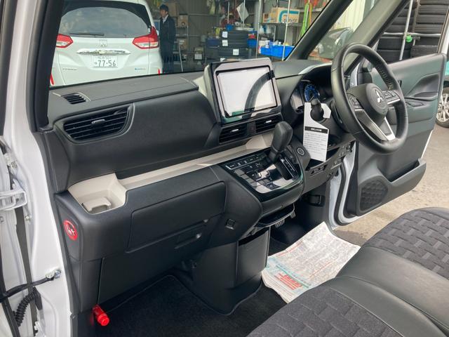 デリカミニ T プレミアム 4WD マルチアラウンドモニター 9インチナビ 前後ドライブレコーダー ETC 両側電動スライドドア アダプティブクルーズコントロール 衝突被害軽減システム オートハイビーム LEDヘッドランプ・フォグランプ スマートキー スペアキー(17枚目)