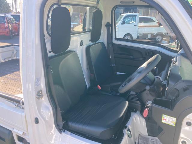 サンバートラック ＪＡ　４ＷＤ　スマートアシスト　ＡＣ　５Ｍ／Ｔ　副変速機　４枚リーフスプリング　リヤデフロック　衝突被害軽減システム　クリアランスソナー　レーンアシスト　アイドリングストップ　オートハイビーム　ＣＤチューナー　荷台ＬＥＤランプ（12枚目）