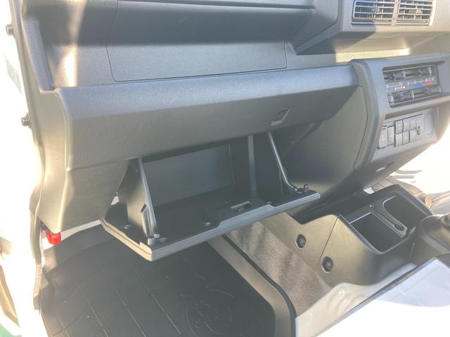 サンバートラック ＪＡ　４ＷＤ　スマートアシスト　ＡＣ　５Ｍ／Ｔ　副変速機　４枚リーフスプリング　リヤデフロック　衝突被害軽減システム　クリアランスソナー　レーンアシスト　アイドリングストップ　オートハイビーム　ＣＤチューナー　荷台ＬＥＤランプ（32枚目）