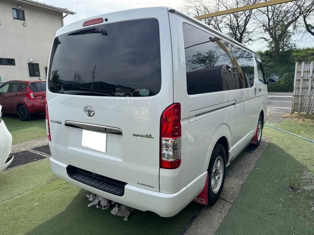 レジアスエースバン スーパーＧＬ　ダークプライム　１オーナー／４ＷＤ／ディーゼル／プッシュスタート／両側パワスラ／寒冷地仕様／バックモニター／ＡＣ１００Ｖ／助手席エアバック／ＬＳＤ／パナソニックナビ／ドライブレコーダー／ＥＴＣ２．０／リヤフィルム施工（6枚目）