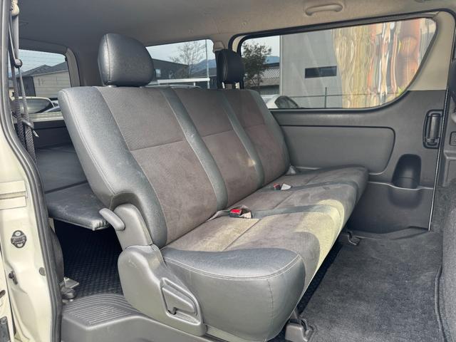 レジアスエースバン スーパーＧＬ　ダークプライム　１オーナー／４ＷＤ／ディーゼル／プッシュスタート／両側パワスラ／寒冷地仕様／バックモニター／ＡＣ１００Ｖ／助手席エアバック／ＬＳＤ／パナソニックナビ／ドライブレコーダー／ＥＴＣ２．０／リヤフィルム施工（9枚目）