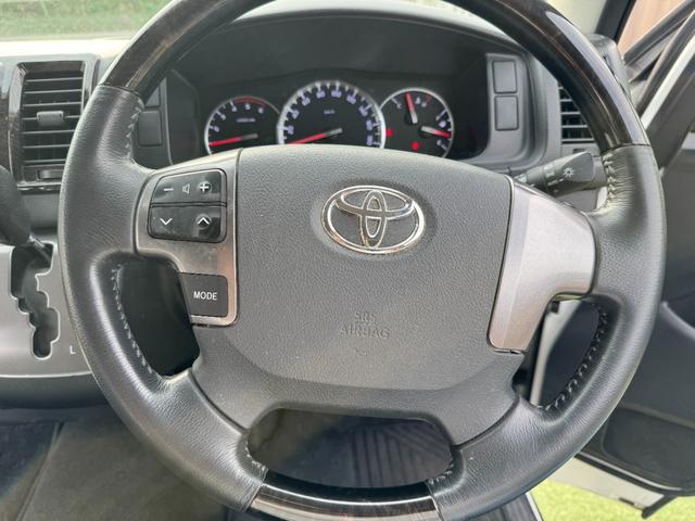 レジアスエースバン スーパーＧＬ　ダークプライム　１オーナー／４ＷＤ／ディーゼル／プッシュスタート／両側パワスラ／寒冷地仕様／バックモニター／ＡＣ１００Ｖ／助手席エアバック／ＬＳＤ／パナソニックナビ／ドライブレコーダー／ＥＴＣ２．０／リヤフィルム施工（15枚目）