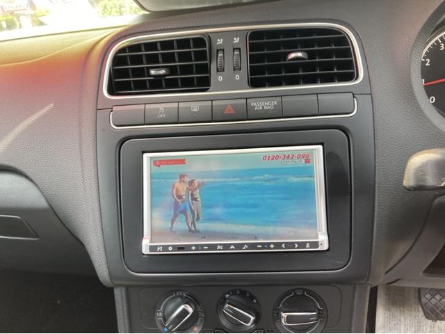 ポロ １．４　コンフォートライン　ＥＴＣ　バックカメラ　ナビ　ＴＶ　アルミホイール　キーレスエントリー　電動格納ミラー　ＡＴ　盗難防止システム　ＡＢＳ　ＣＤ　ミュージックプレイヤー接続可　エアコン　パワーステアリング（4枚目）