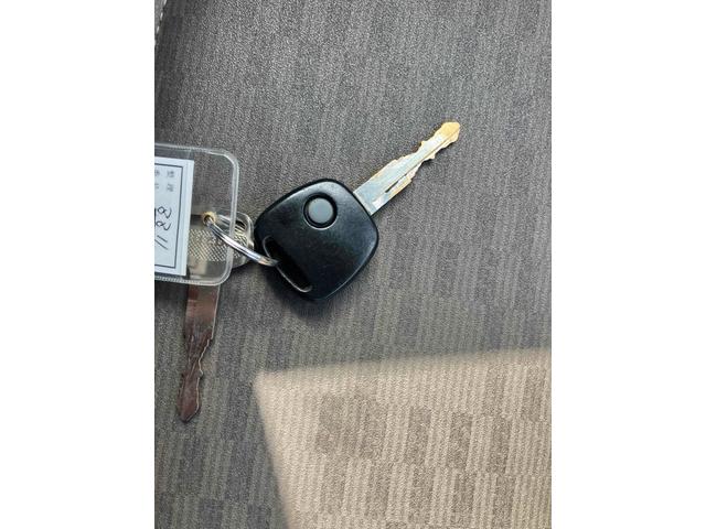 エブリイ ＰＡリミテッド　４ＷＤ　両側スライドドア　キーレス　ライトレベライザー　ＡＴ　盗難防止システム　ＡＢＳ　衝突安全ボディ　エアコン　パワーステアリング（8枚目）