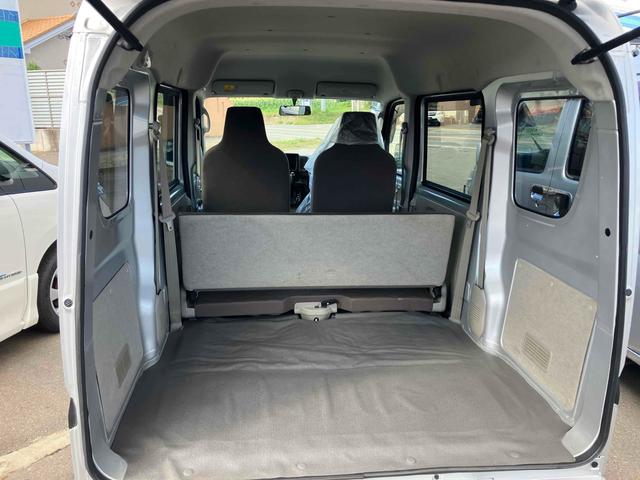 エブリイ ＰＡリミテッド　４ＷＤ　両側スライドドア　キーレス　ライトレベライザー　ＡＴ　盗難防止システム　ＡＢＳ　衝突安全ボディ　エアコン　パワーステアリング（17枚目）
