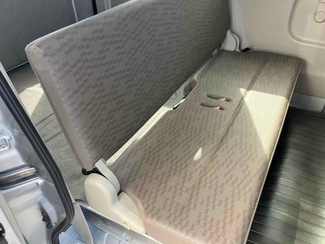 エブリイ ＰＡリミテッド　４ＷＤ　両側スライドドア　キーレス　ライトレベライザー　ＡＴ　盗難防止システム　ＡＢＳ　衝突安全ボディ　エアコン　パワーステアリング（31枚目）