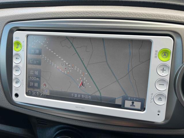 ヴィッツ Ｆ　４ＷＤ　ＥＴＣ　ナビＴＶ　アルミホイール　キーレス　エンジンスターター　電動格納ミラー　ＣＶＴ　衝突安全ボディ　ＡＢＳ　ＣＤ　取扱説明書　リアワイパー　ライトレベライザー（3枚目）