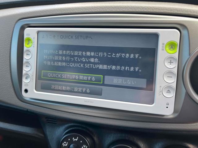 ヴィッツ Ｆ　４ＷＤ　ＥＴＣ　ナビＴＶ　アルミホイール　キーレス　エンジンスターター　電動格納ミラー　ＣＶＴ　衝突安全ボディ　ＡＢＳ　ＣＤ　取扱説明書　リアワイパー　ライトレベライザー（4枚目）