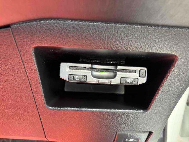 ヴィッツ Ｆ　４ＷＤ　ＥＴＣ　ナビＴＶ　アルミホイール　キーレス　エンジンスターター　電動格納ミラー　ＣＶＴ　衝突安全ボディ　ＡＢＳ　ＣＤ　取扱説明書　リアワイパー　ライトレベライザー（8枚目）