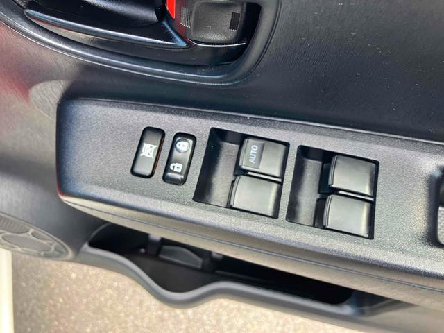 ヴィッツ Ｆ　４ＷＤ　ＥＴＣ　ナビＴＶ　アルミホイール　キーレス　エンジンスターター　電動格納ミラー　ＣＶＴ　衝突安全ボディ　ＡＢＳ　ＣＤ　取扱説明書　リアワイパー　ライトレベライザー（11枚目）