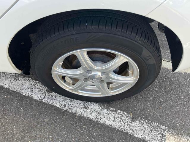 ヴィッツ Ｆ　４ＷＤ　ＥＴＣ　ナビＴＶ　アルミホイール　キーレス　エンジンスターター　電動格納ミラー　ＣＶＴ　衝突安全ボディ　ＡＢＳ　ＣＤ　取扱説明書　リアワイパー　ライトレベライザー（23枚目）
