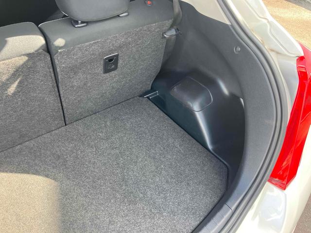 ヴィッツ Ｆ　４ＷＤ　ＥＴＣ　ナビＴＶ　アルミホイール　キーレス　エンジンスターター　電動格納ミラー　ＣＶＴ　衝突安全ボディ　ＡＢＳ　ＣＤ　取扱説明書　リアワイパー　ライトレベライザー（24枚目）