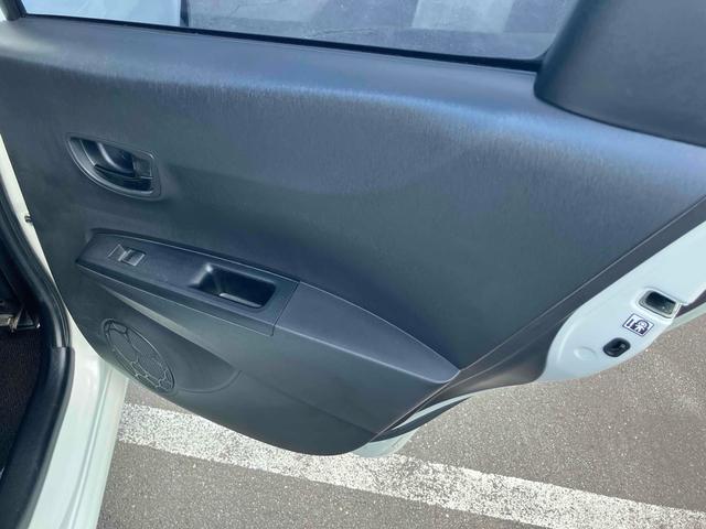 ヴィッツ Ｆ　４ＷＤ　ＥＴＣ　ナビＴＶ　アルミホイール　キーレス　エンジンスターター　電動格納ミラー　ＣＶＴ　衝突安全ボディ　ＡＢＳ　ＣＤ　取扱説明書　リアワイパー　ライトレベライザー（36枚目）