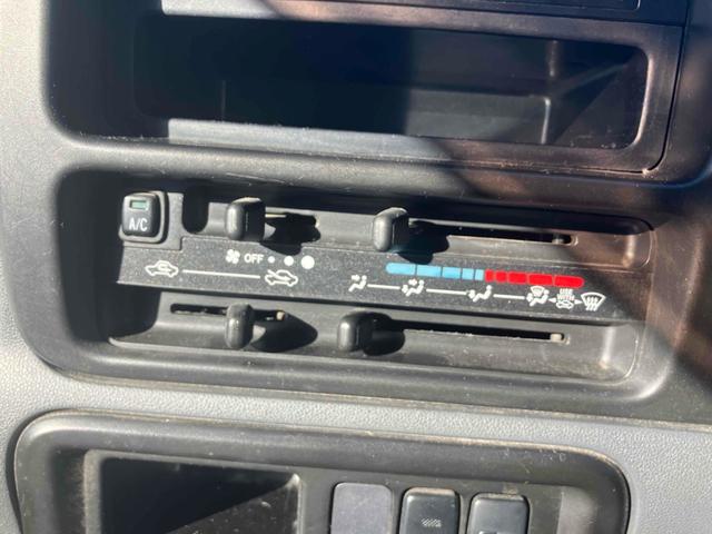 ハイゼットカーゴ DX 4WD 5MT 両側スライドドア キーレスエントリー エアコン パワーステアリング パワーウィンドウ 運転席エアバッグ 助手席エアバッグ(4枚目)