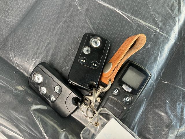 ステップワゴンスパーダ Z 4WD 8人乗り メモリーナビ フルセグTV バックカメラ 後席モニター 両側電動スライドドア ETC ドライブレコーダー スマートキー 取扱説明書(30枚目)