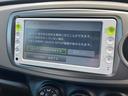 ヴィッツ Ｆ　４ＷＤ　ＥＴＣ　ナビＴＶ　アルミホイール　キーレス　エンジンスターター　電動格納ミラー　ＣＶＴ　衝突安全ボディ　ＡＢＳ　ＣＤ　取扱説明書　リアワイパー　ライトレベライザー（4枚目）