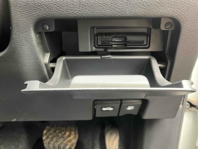 セレナ ハイウェイスター 4WD ドライブレコーダー ETC 全周囲カメラ ナビ TV クリアランスソナー オートクルーズコントロール パークアシスト 衝突被害軽減システム 両側電動スライドドア オートライト スマートキー(10枚目)