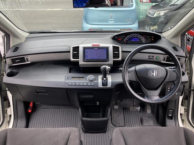 フリード ＧＨ　Ｓキー　ＥＴＣ　ナビ　フルセグ　ＣＤ　ＤＶＤ　Ｂｌｕｅｔｏｏｔｈ　Ｂカメラ　ＨＩＤ　アルミ　オートライト　フリップダウンモニター　片側Ｐスラ（14枚目）