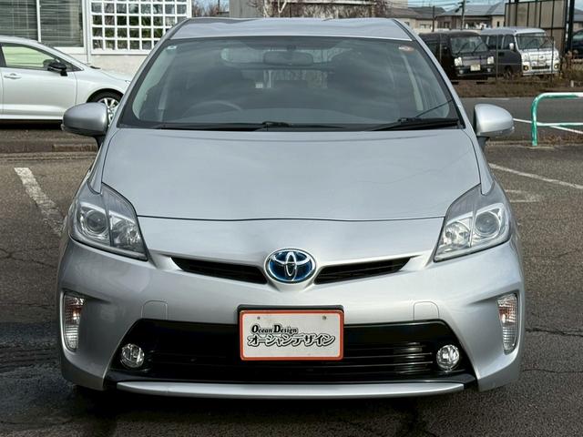 プリウス Ｓ　Ｓキー　ＥＴＣ　ｉｓｔｏｐ　ナビ　フルセグ　ＣＤ　ＤＶＤ　バックカメラ　フォグ　Ｒフォグ　ＨＩＤ　アルミ（7枚目）