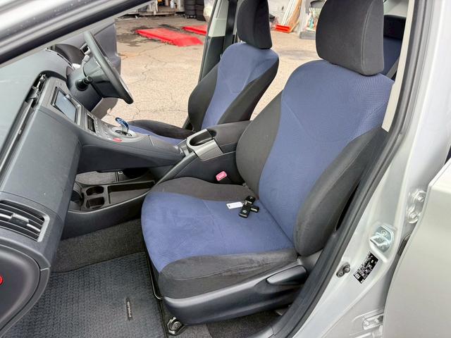 プリウス Ｓ　Ｓキー　ＥＴＣ　ｉｓｔｏｐ　ナビ　フルセグ　ＣＤ　ＤＶＤ　バックカメラ　フォグ　Ｒフォグ　ＨＩＤ　アルミ（27枚目）