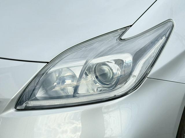 プリウス Ｓ　Ｓキー　ＥＴＣ　ｉｓｔｏｐ　ナビ　フルセグ　ＣＤ　ＤＶＤ　バックカメラ　フォグ　Ｒフォグ　ＨＩＤ　アルミ（33枚目）
