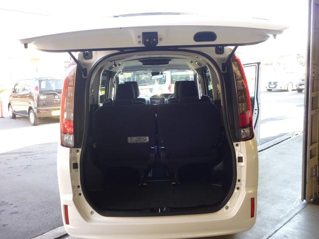 ノア ハイブリッドＸ　両側パワースライドドア　フリップダウン　ナビ　テレビ　Ｂｌｕｅｔｏｏｔｈ　バックカメラ　スマートキースペア有　トヨタセーフティセンス　ＥＴＣ（14枚目）