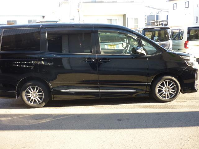 ヴォクシー ハイブリッドＸ　両側パワースライドドア　ハイブリット　スマートキースペア有　ナビ　Ｂｌｕｅｔｏｏｔｈ　バックカメラ　フリップダウンモニター　ワイパーデアイサー　ＥＴＣ（6枚目）