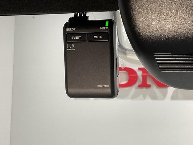 N-BOXカスタム ベースグレード 【弊社元デモカー】 CMBS Dレコ オートエアコン スマートキ LED 盗難防止装置 クルコン ETC バックカメラ フルセグTV パワーステアリング エアバッグ ESC パワーウインドウ ABS(31枚目)