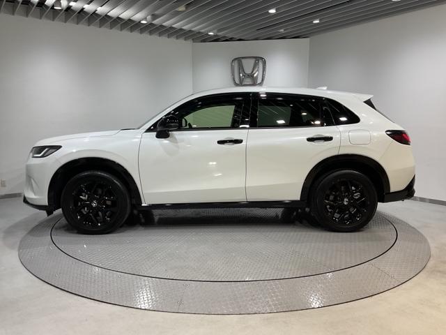 ZR-V e:HEVZ特別仕様車ブラックスタイル 【弊社デモカー】 アラウンドビューモニター LEDヘッドランプ スマ-トキ- クルコン ETC車載器 電動シート ドライブレコーダー シートヒーター 本革シート バックカメラ 盗難防止装置 ESC(4枚目)