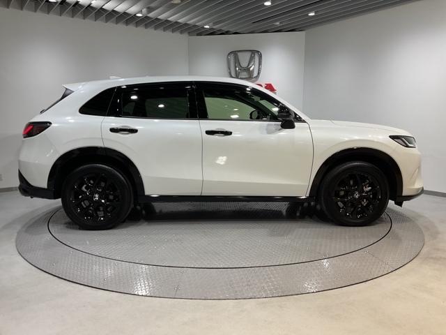 ZR-V e:HEVZ特別仕様車ブラックスタイル 【弊社デモカー】 アラウンドビューモニター LEDヘッドランプ スマ-トキ- クルコン ETC車載器 電動シート ドライブレコーダー シートヒーター 本革シート バックカメラ 盗難防止装置 ESC(8枚目)