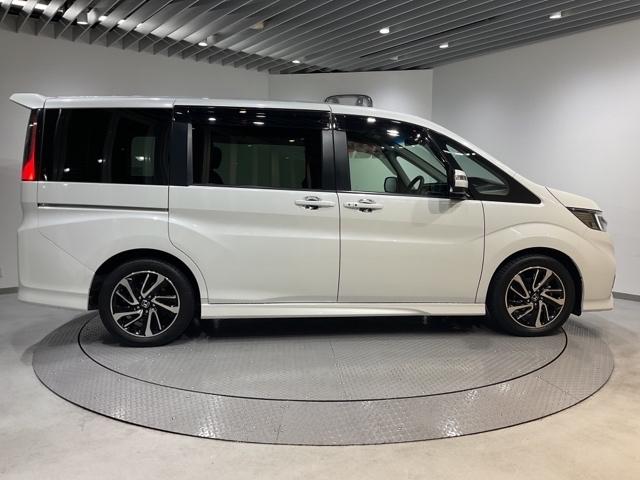 ステップワゴンスパーダ スパーダ・クールスピリットホンダセンシング サイドエアバック スマートキ 左右電動スライドドア バックモニタ Wエアコン 地TV ナビ&TV 三列シート 助手席エアバッグ ドライブレコーダ AAC(9枚目)