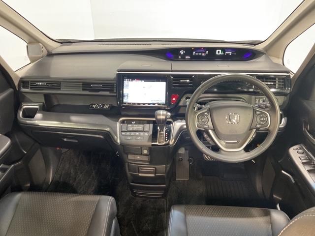 ステップワゴンスパーダ スパーダ・クールスピリットホンダセンシング サイドエアバック スマートキ 左右電動スライドドア バックモニタ Wエアコン 地TV ナビ&TV 三列シート 助手席エアバッグ ドライブレコーダ AAC(13枚目)