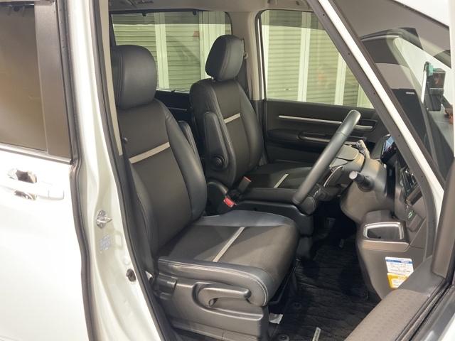 ステップワゴンスパーダ スパーダ・クールスピリットホンダセンシング サイドエアバック スマートキ 左右電動スライドドア バックモニタ Wエアコン 地TV ナビ&TV 三列シート 助手席エアバッグ ドライブレコーダ AAC(17枚目)